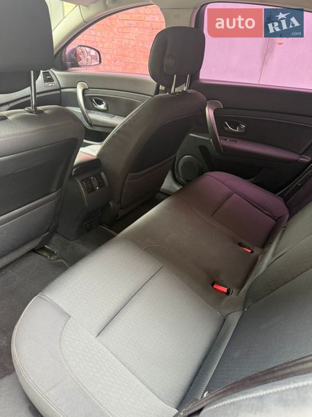 Седан Renault Latitude 2012 в Киеве