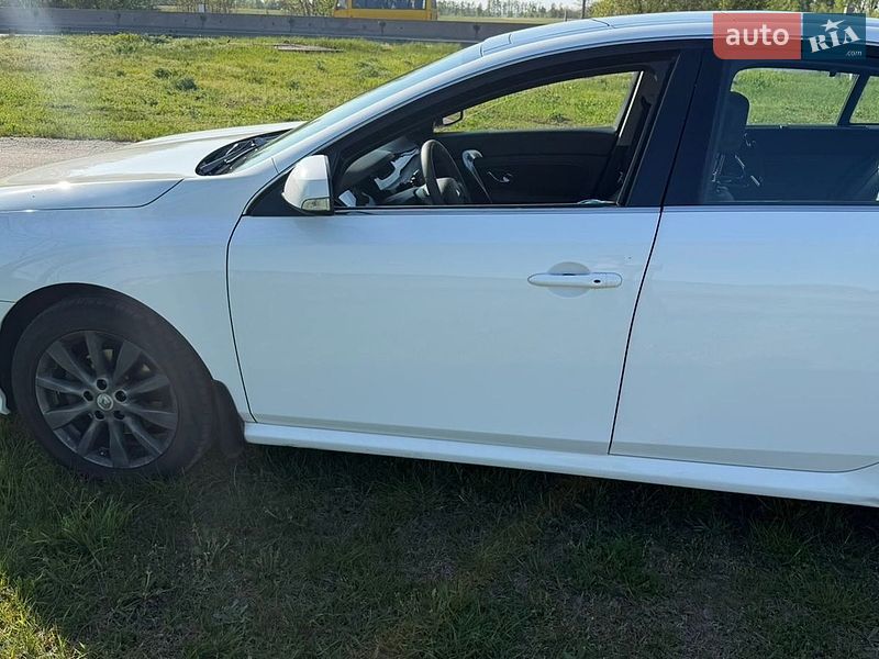 Седан Renault Latitude 2012 в Киеве