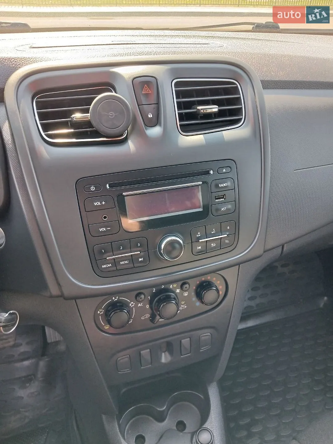 2014 Renault Logan - мініатюра 12
