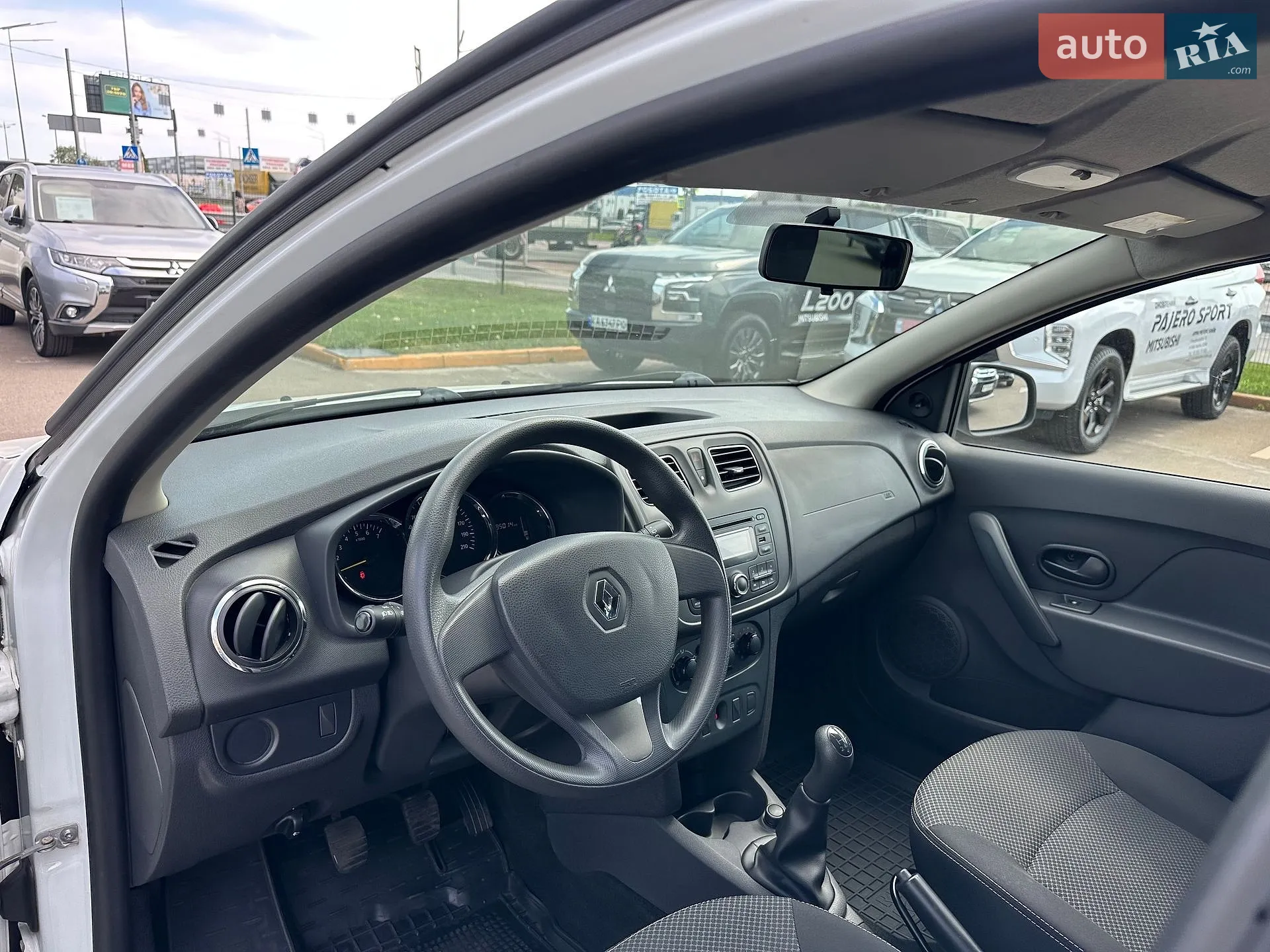 2015 Renault Logan - мініатюра 14