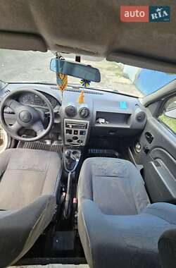 Грузовой фургон Renault Logan Van 2011 в 