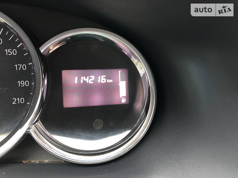 Седан Renault Logan 2015 в Львові