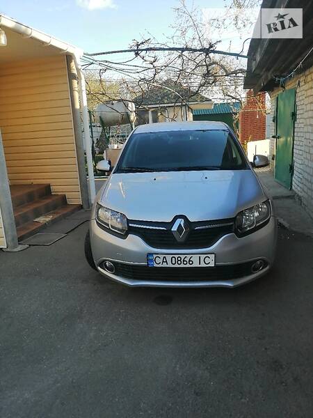 Седан Renault Logan 2014 в 