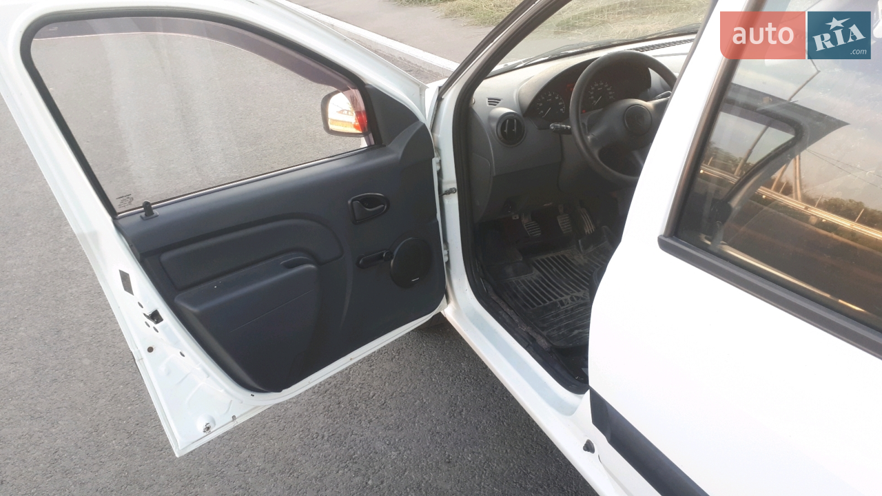 2010 Renault Logan - мініатюра 8