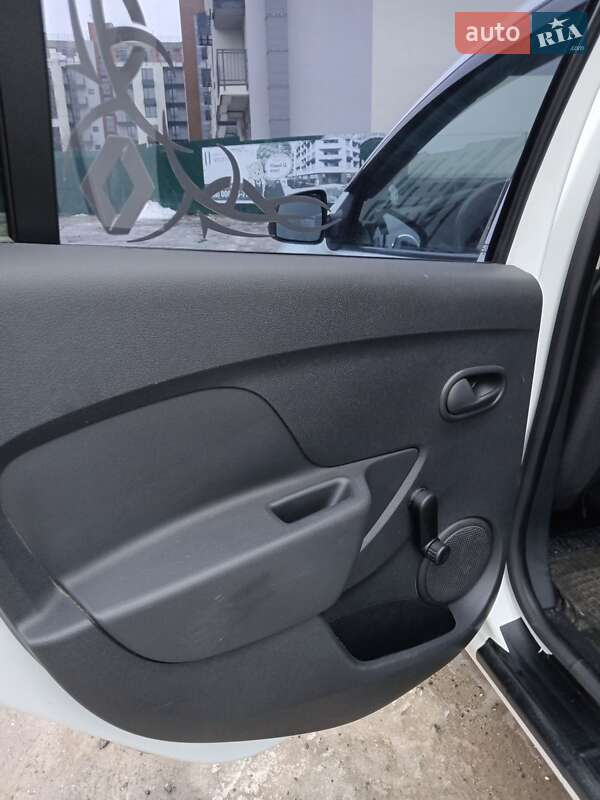 Седан Renault Logan 2013 в Львові фото 10 Седан Renault Logan 2013 в Львові