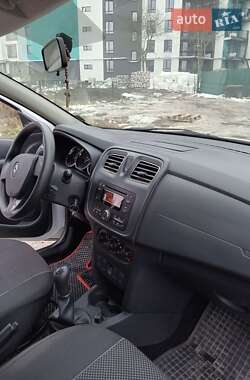 Седан Renault Logan 2013 в Львове