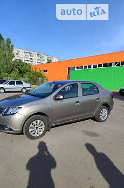 Седан Renault Logan 2014 в Ровно