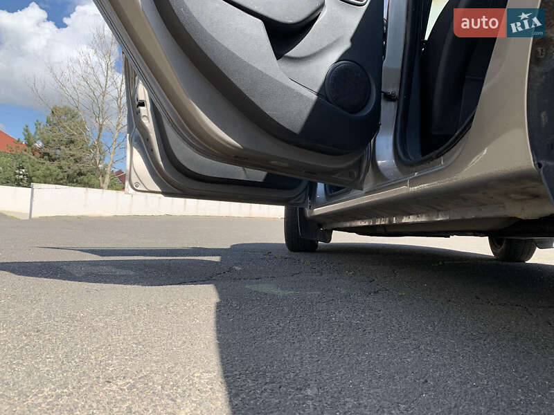 Седан Renault Logan 2013 в Одессе