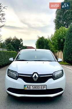 Седан Renault Logan 2013 в 
