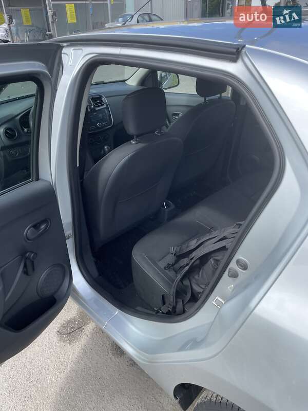 Седан Renault Logan 2018 в Киеве