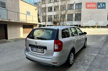 Седан Renault Logan 2014 в 