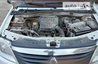 Седан Renault Logan 2012 в 