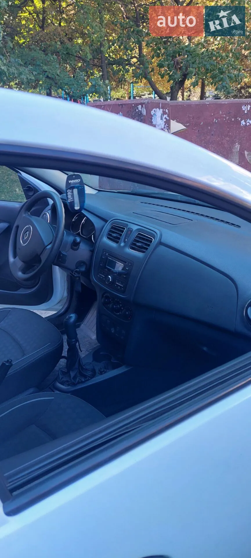2014 Renault Logan - мініатюра 4