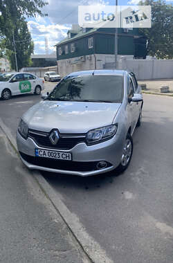 Седан Renault Logan 2015 в Києві