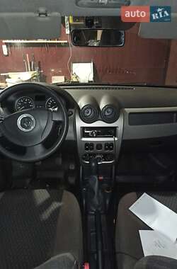 Седан Renault Logan 2010 в 