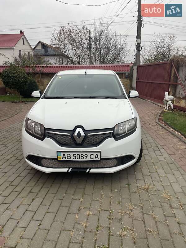 Седан Renault Logan 2013 в 