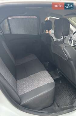 Седан Renault Logan 2013 в 