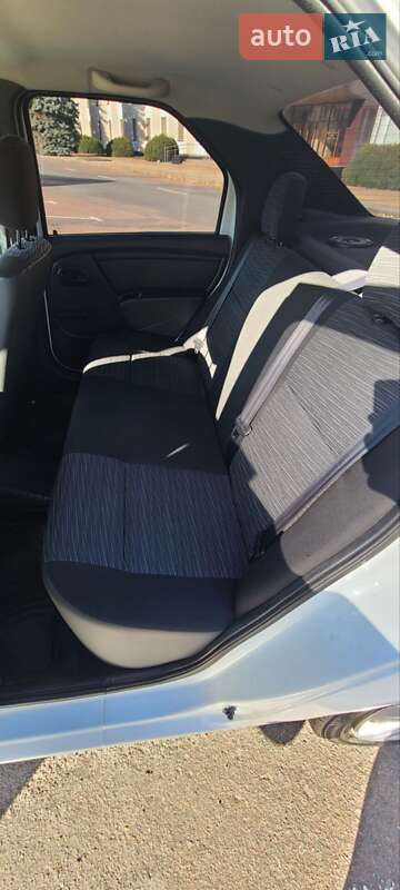 Седан Renault Logan 2011 в Хмельницком