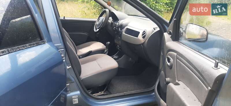 Седан Renault Logan 2011 в Яремче