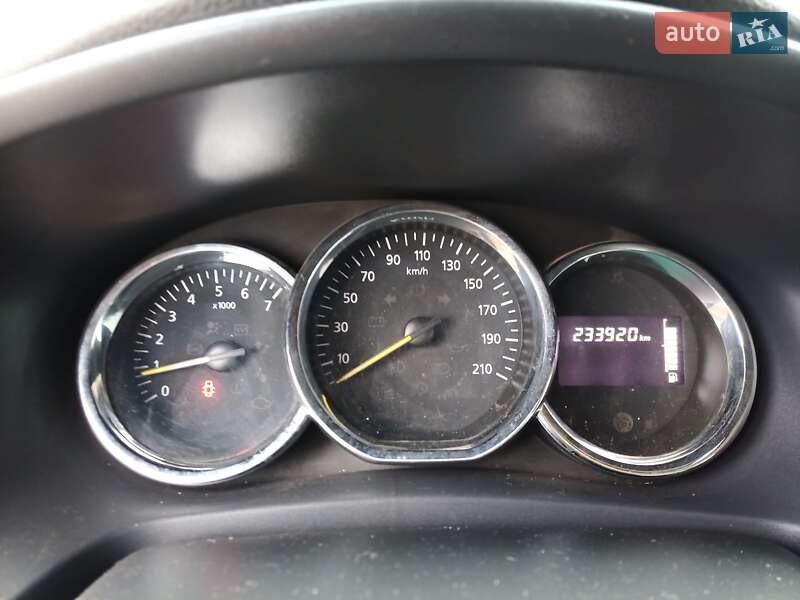 Седан Renault Logan 2016 в Ромнах