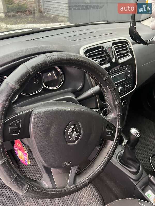 Седан Renault Logan 2014 в Іванкові