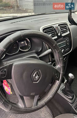 Седан Renault Logan 2014 в 