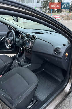 Седан Renault Logan 2018 в 