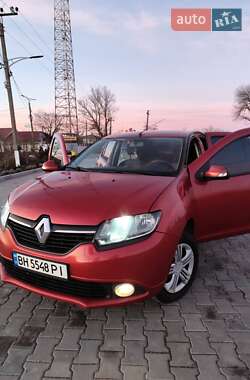 Седан Renault Logan 2014 в 