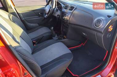 Седан Renault Logan 2014 в 