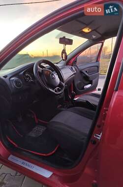Седан Renault Logan 2014 в 