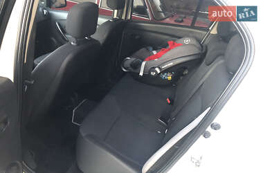 Седан Renault Logan 2013 в 
