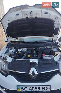 Седан Renault Logan 2015 в 