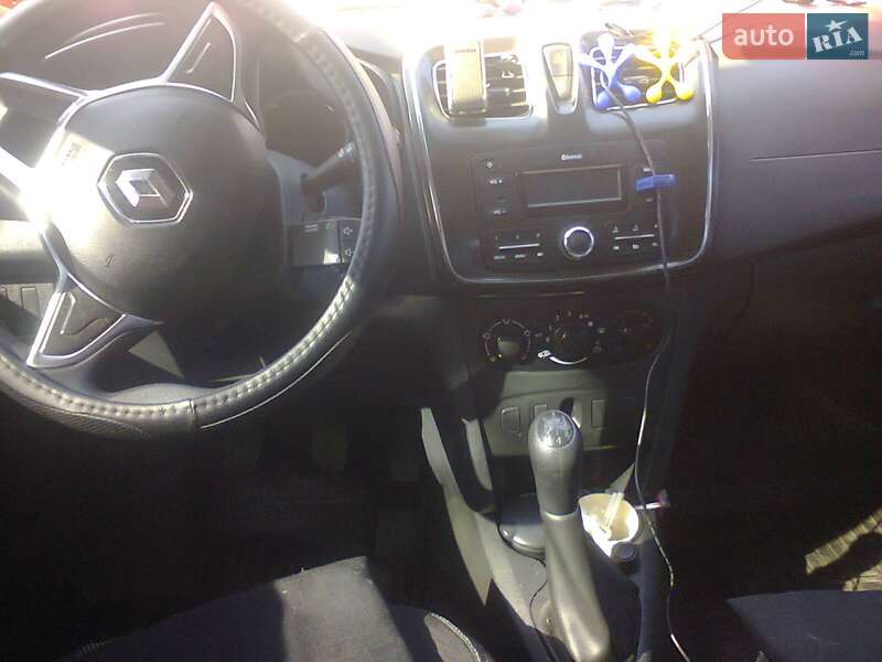 Седан Renault Logan 2021 в Каневе