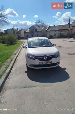 Седан Renault Logan 2015 в 