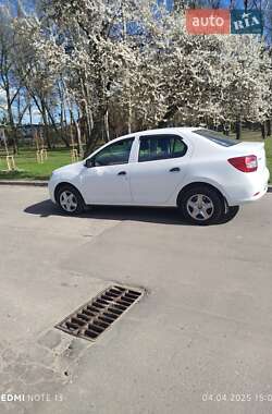 Седан Renault Logan 2015 в 
