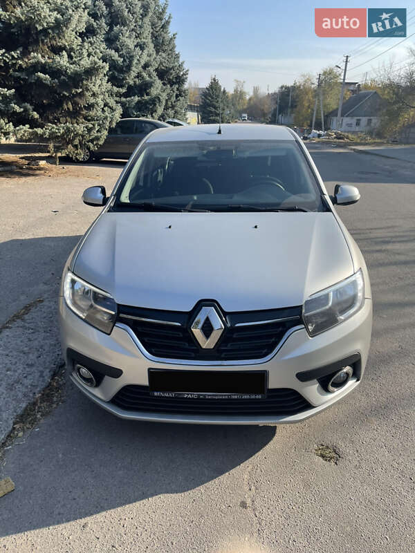 Седан Renault Logan 2016 в 