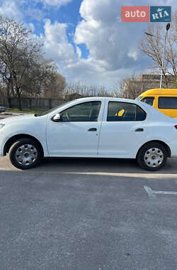Седан Renault Logan 2013 в 