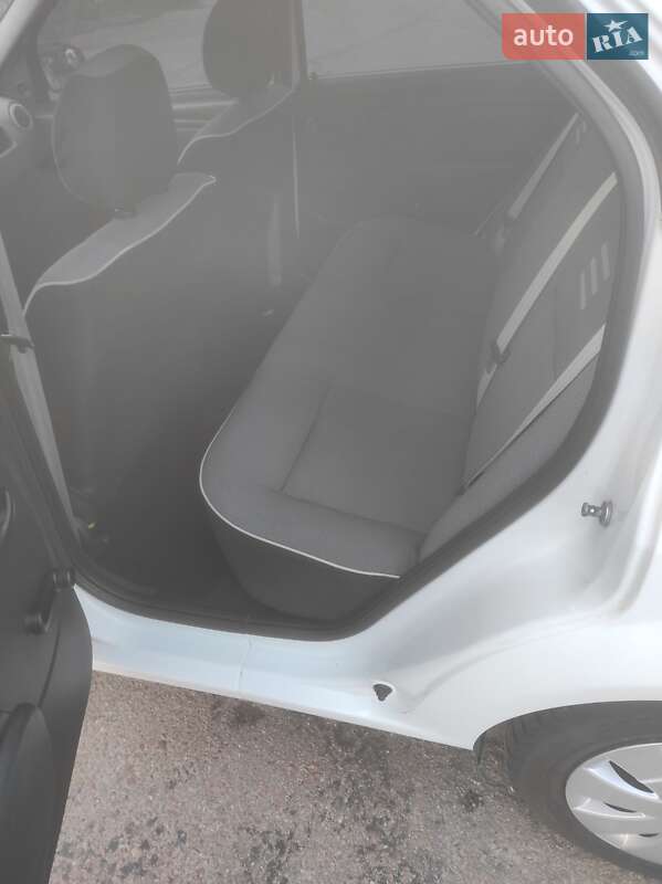 Седан Renault Logan 2012 в Прилуках