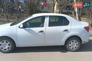 Седан Renault Logan 2015 в 