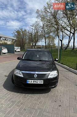 Седан Renault Logan 2010 в 