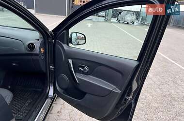 Седан Renault Logan 2017 в 
