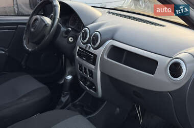 Седан Renault Logan 2012 в 