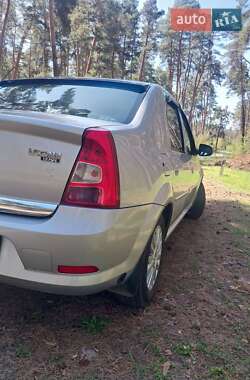 Седан Renault Logan 2011 в 
