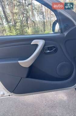 Седан Renault Logan 2011 в 