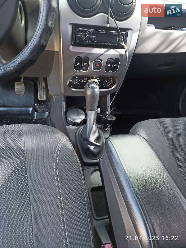 Седан Renault Logan 2012 в Дніпрі фото 21 Седан Renault Logan 2012 в Дніпрі