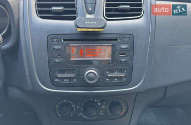 Седан Renault Logan 2013 в 
