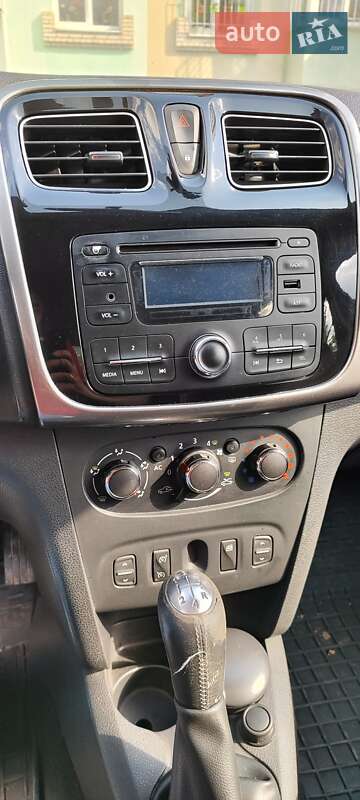 Седан Renault Logan 2013 в Дрогобыче
