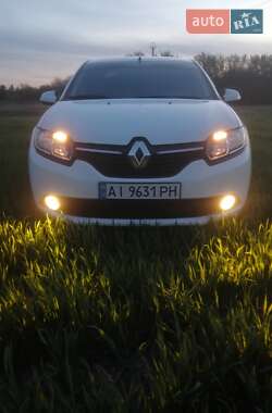 Седан Renault Logan 2013 в 
