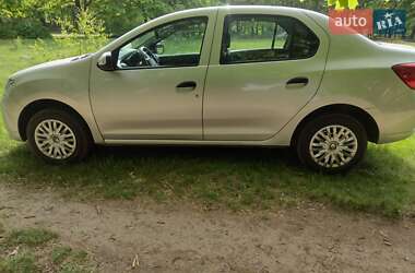 Седан Renault Logan 2014 в 