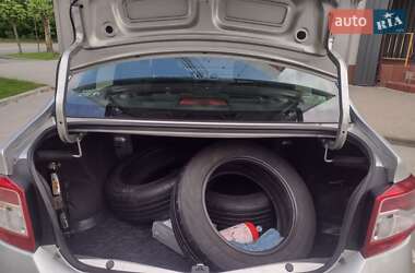 Седан Renault Logan 2014 в 